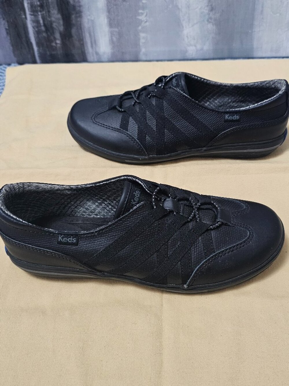 NEW Keds Women's Black Leather Slip-On Sneakers - Bungee Lace - Size 6 - Picture 3 of 7